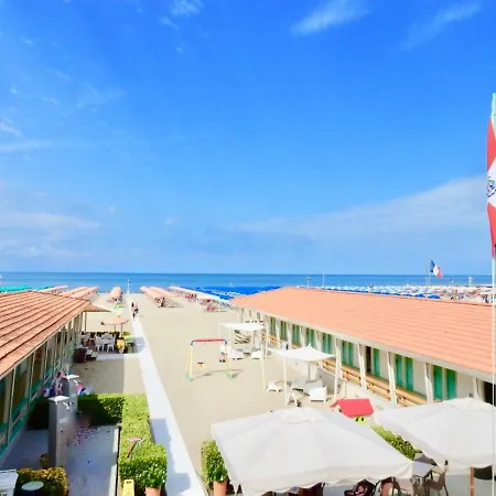 Attico Al Mare Виареджо