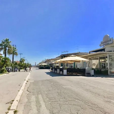 Апартаменты Attico Al Mare *